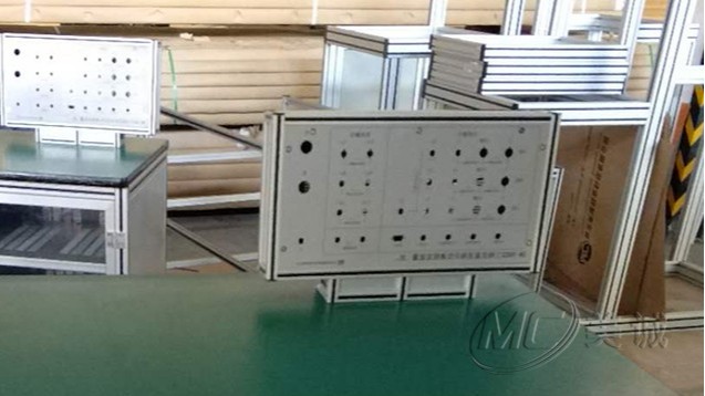 鈑金電器顯示屏鋁型材工作臺(tái) 鈑金電器顯示屏鋁型材工作臺(tái)