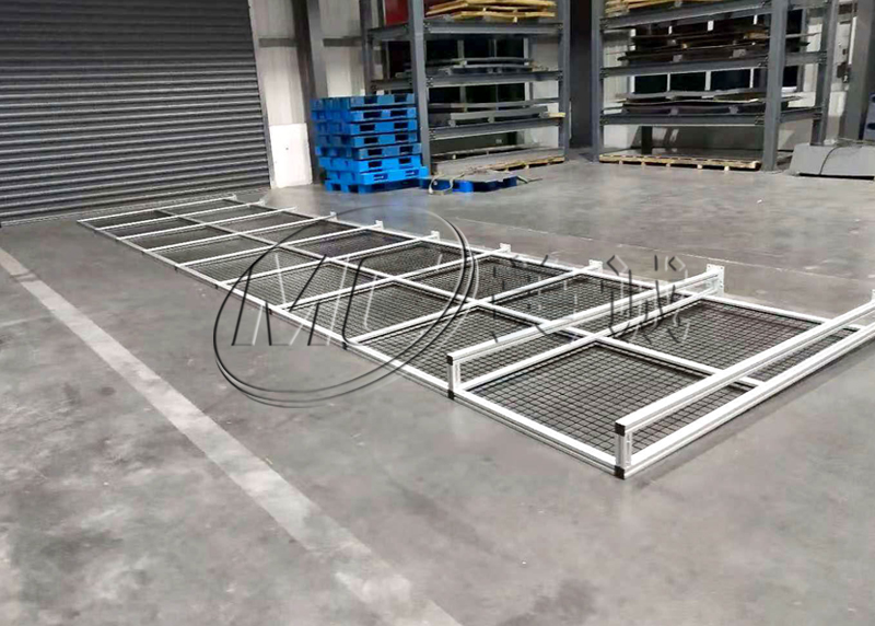 無(wú)錫鋁型材加工40<i style='color:red'>40型材</i>時(shí)，所用的配件種類